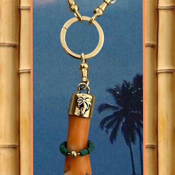 Angelskin coral Figa in a 14 crt gold setting with turquoise bracelet and lock