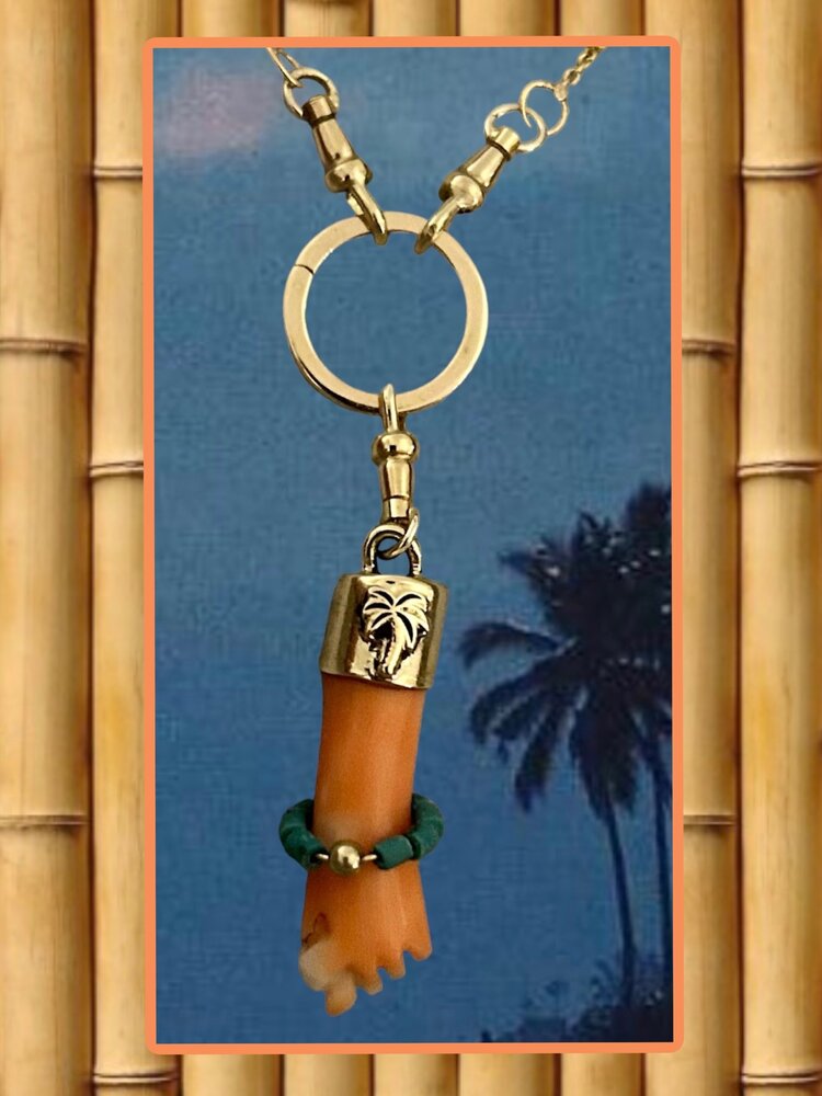 Angelskin coral Figa in a 14 crt gold setting with turquoise bracelet and lock