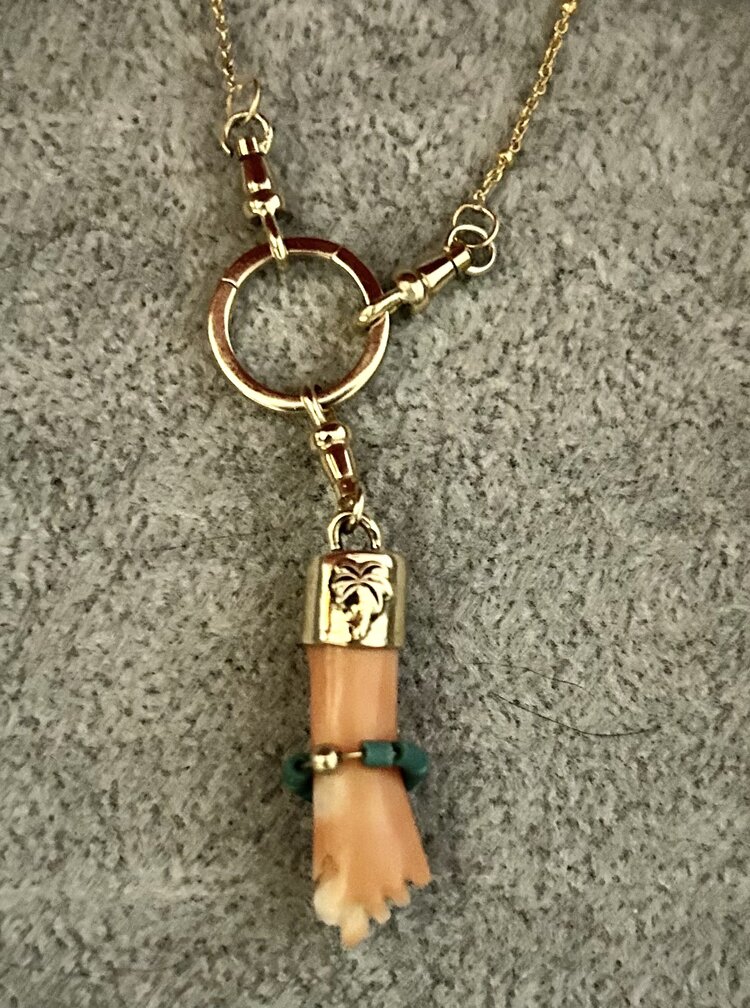 Angelskin coral Figa in a 14 crt gold setting with turquoise bracelet and lock