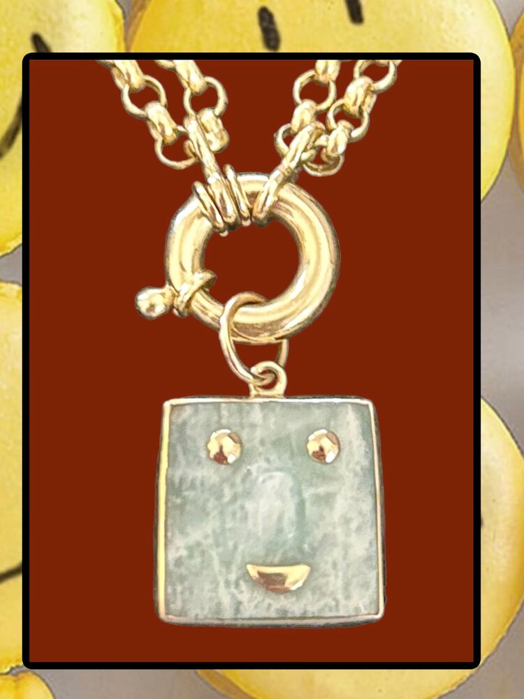 Happy face charm Jade with 14 crt gold details