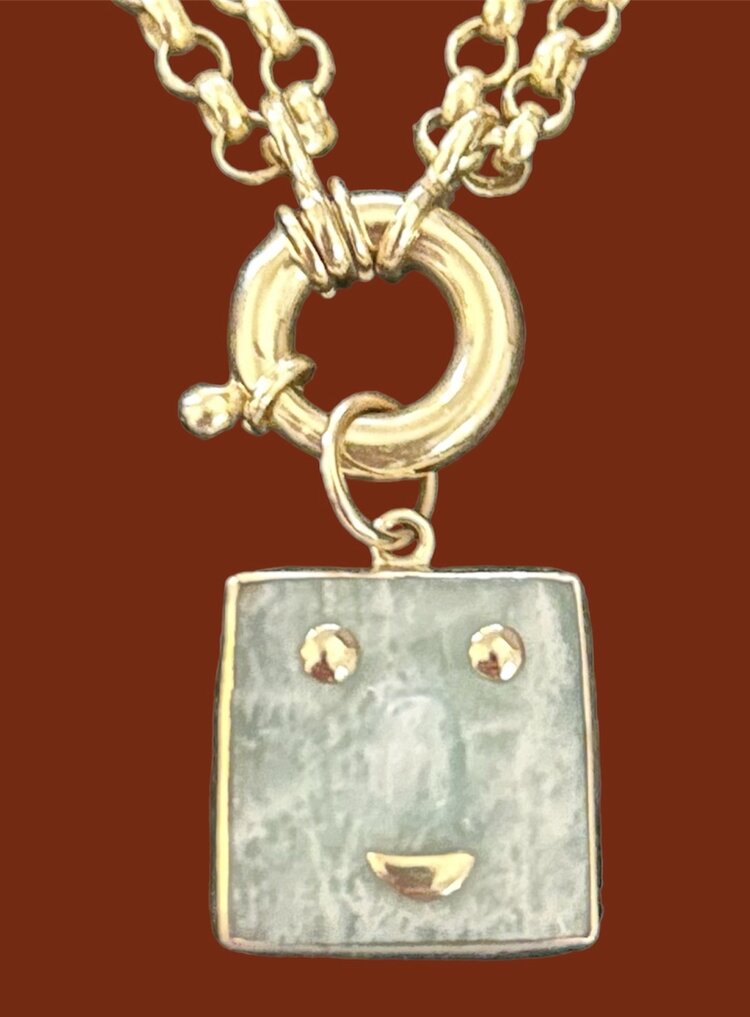 Happy face charm Jade with 14 crt gold details