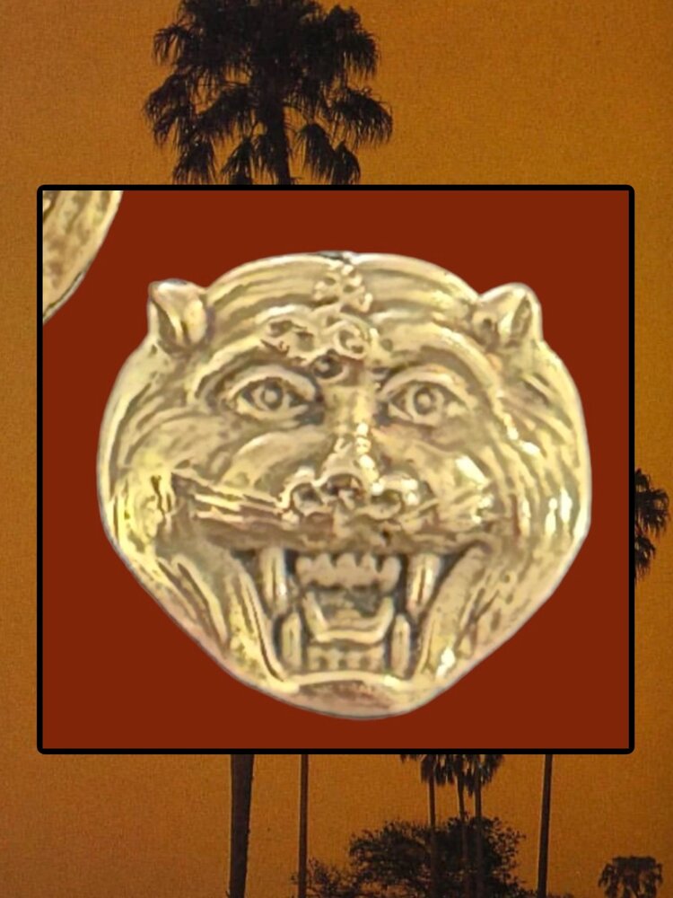 Protection tiger earstud