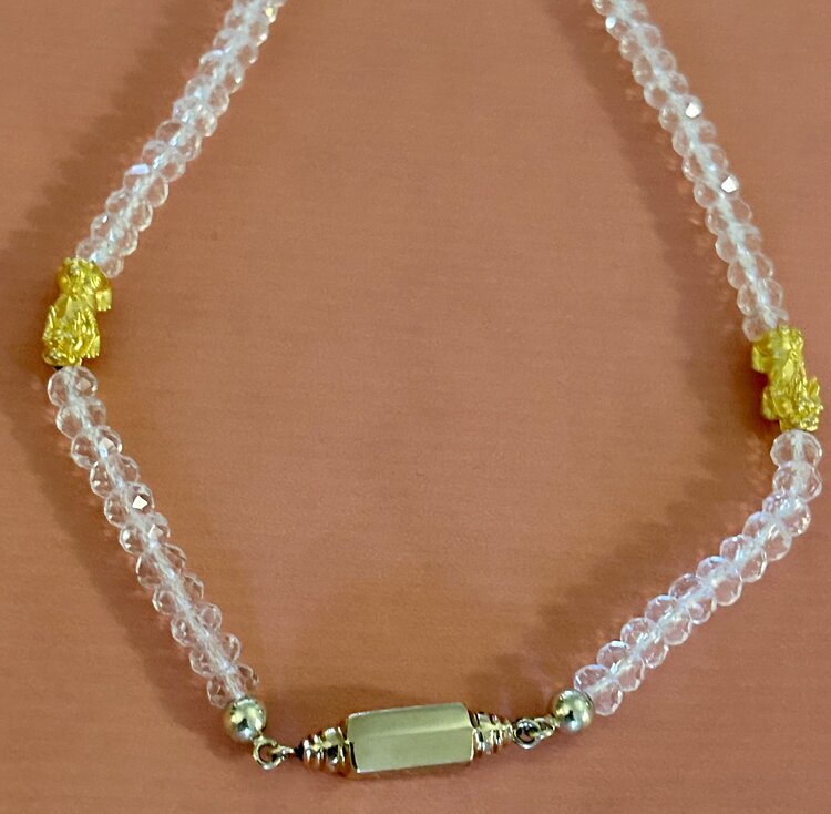 Protect your magiv dragon necklace 22crt Quartz and 14 crt gold details