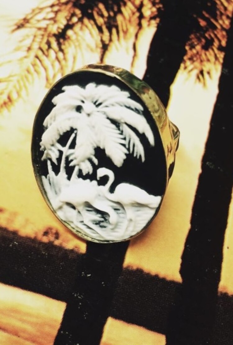 Paradise Cameo ring 14 crt