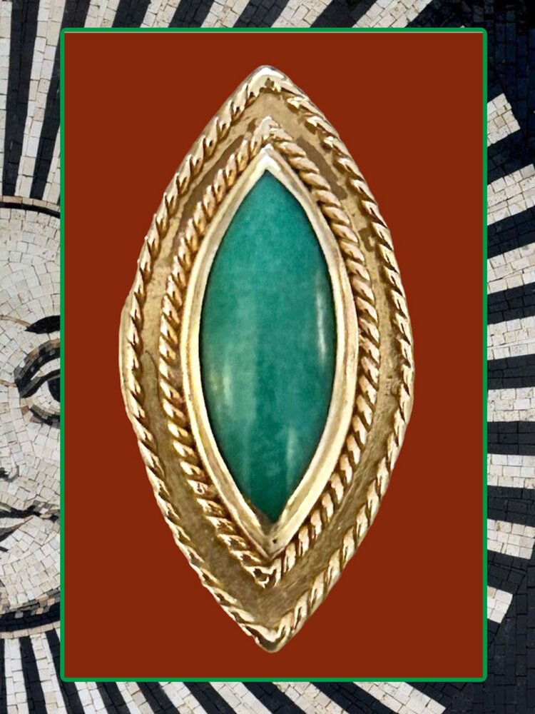 Malachite oval wire ring 18 crt