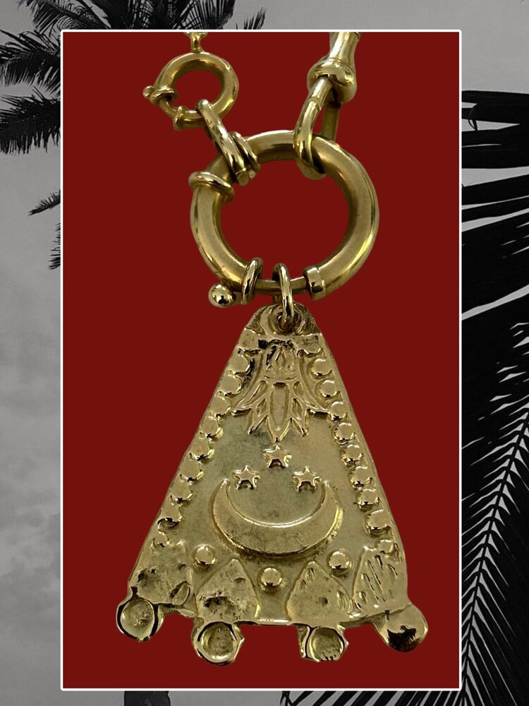 l Blue lotus good luck charm massive 14 crt