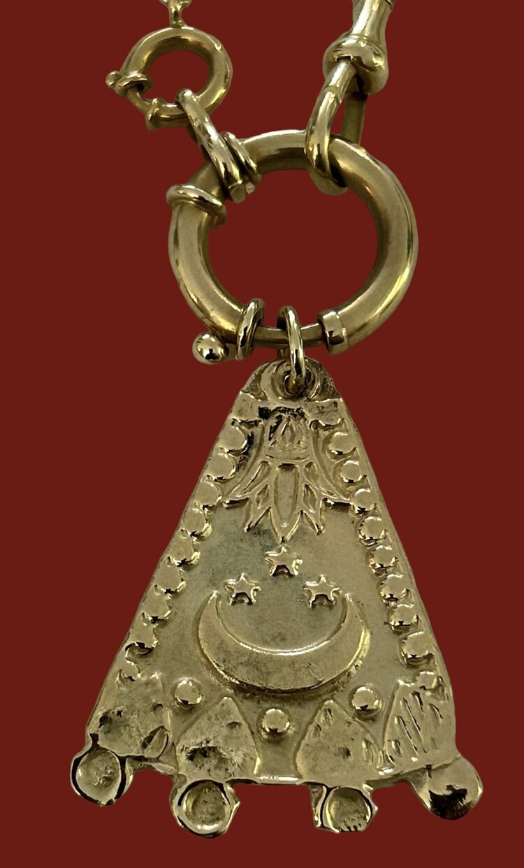 l Blue lotus good luck charm massive 14 crt