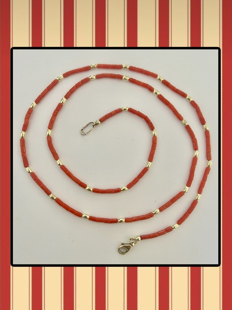 Red coral and gold beaded necklace 14 crt gold lock