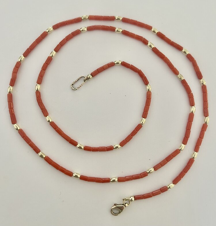 Red coral and gold beaded necklace 14 crt gold lock