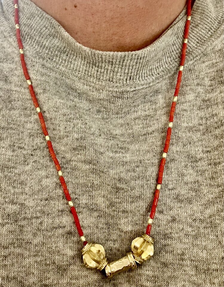 Red coral and gold beaded necklace 14 crt gold lock