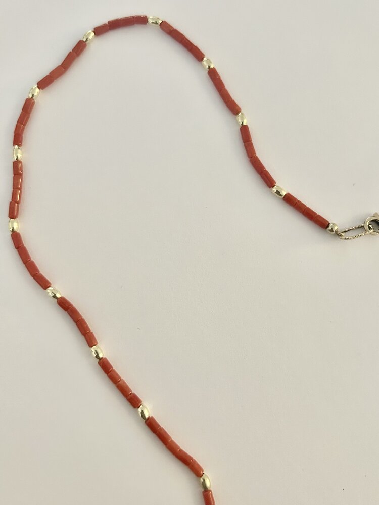 Red coral and gold beaded necklace 14 crt gold lock