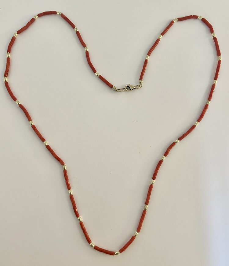 Red coral and gold beaded necklace 14 crt gold lock