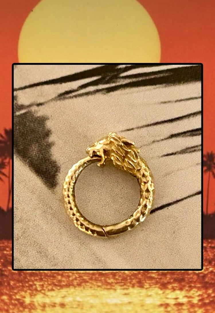 Lioness 14 crt gold charm connector