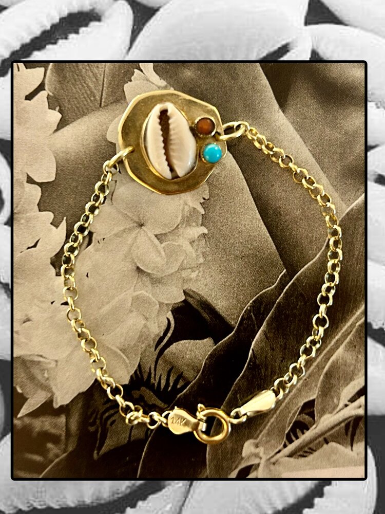 Cowrie shell bracelet 14 crt