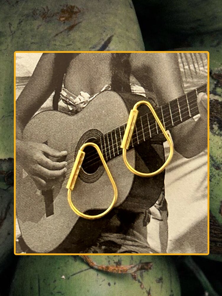 Wired earrings from Borneo 22 crt gold