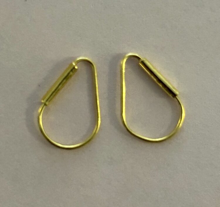 Wired earrings from Borneo 22 crt gold