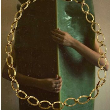 Massive 18 crt necklace with a wide chain Massive 18 crt necklace with a wide chain