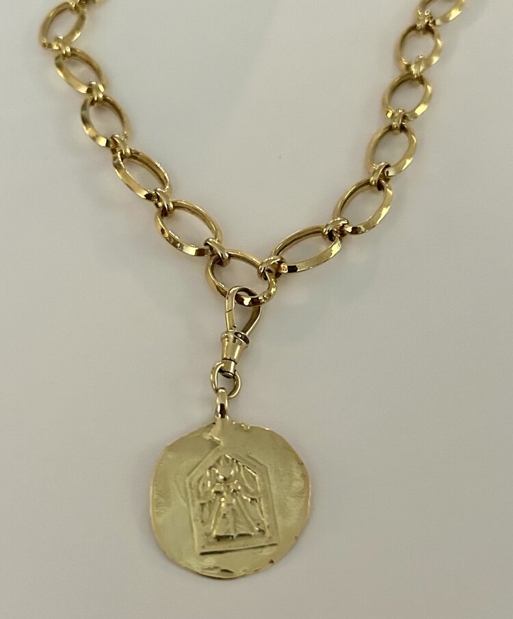 Massive 18 crt necklace with a wide chain