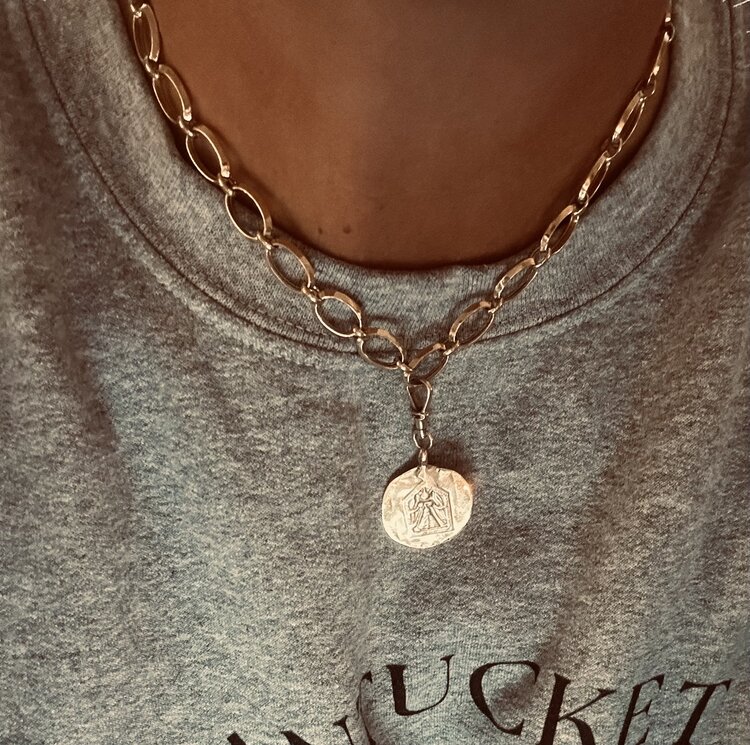 Massive 18 crt necklace with a wide chain