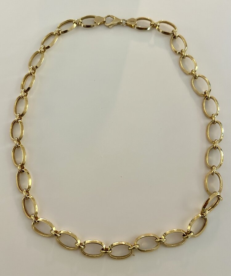 Massive 18 crt necklace with a wide chain