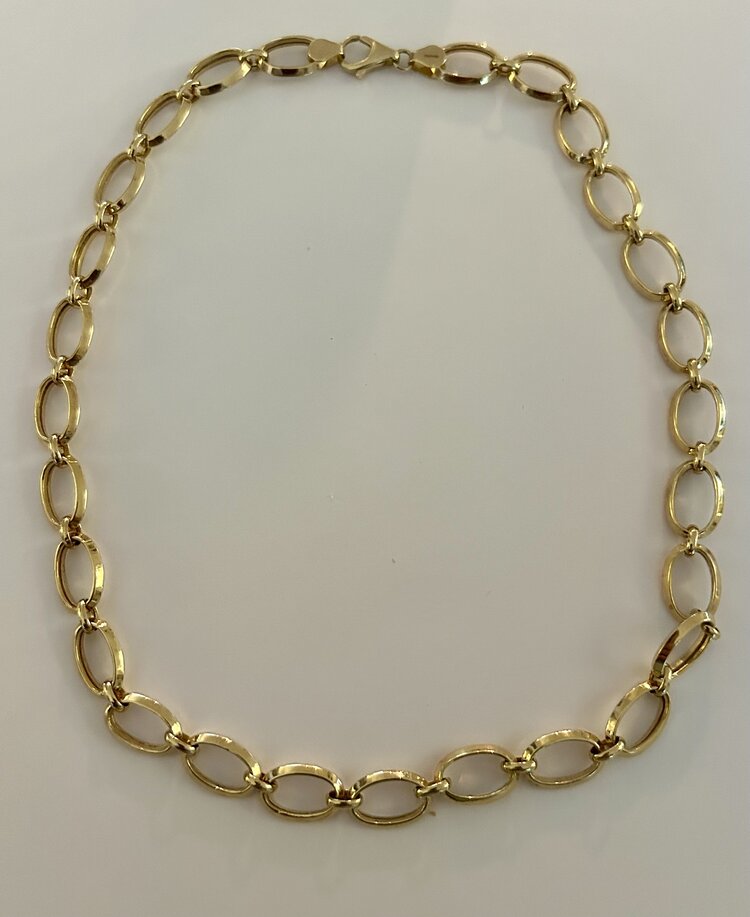 Massive 18 crt necklace with a wide chain
