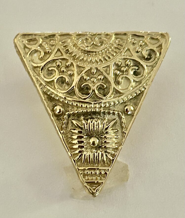Large massive 14 crt gold triangle stud