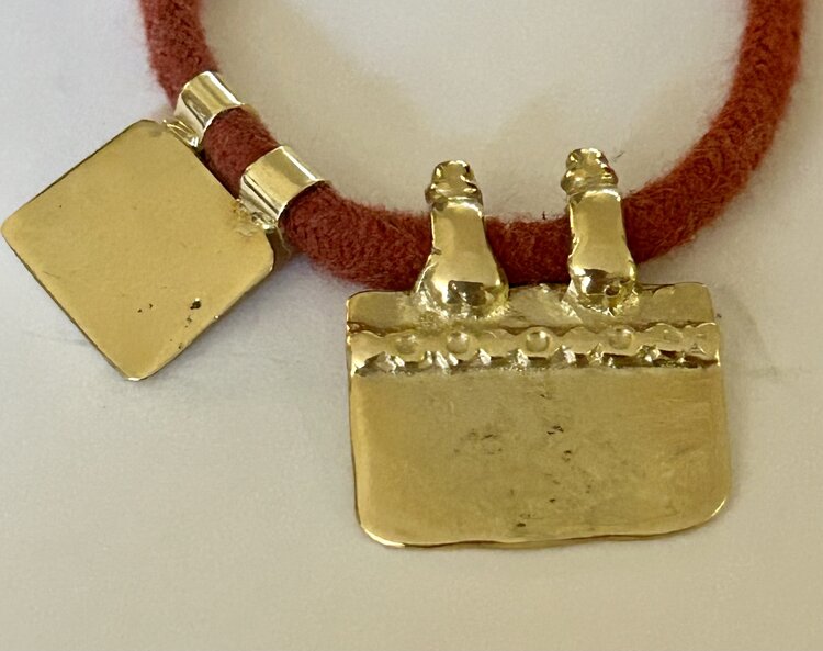 Square handcasted Indian plaque massive 14 crt