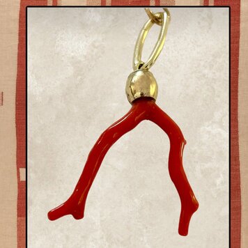 Polished coral branch round bail 14 crt