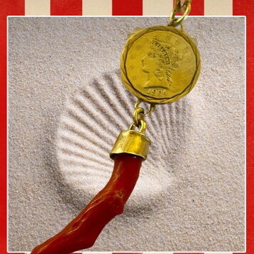 Coin coral charm 14 crt