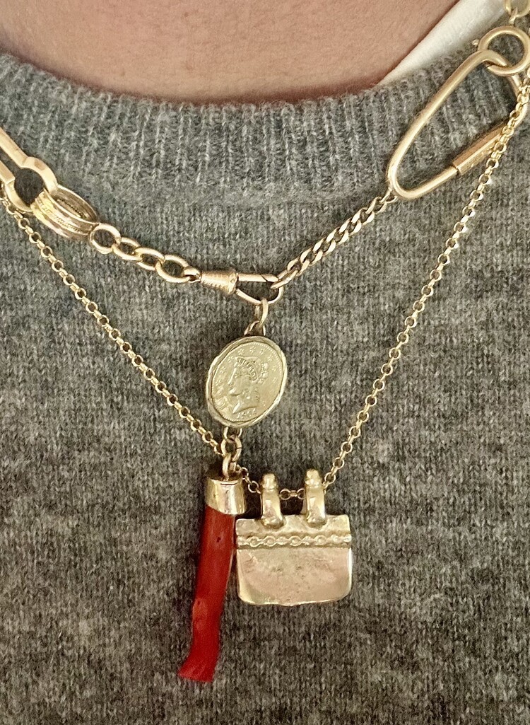 Coin coral charm 14 crt