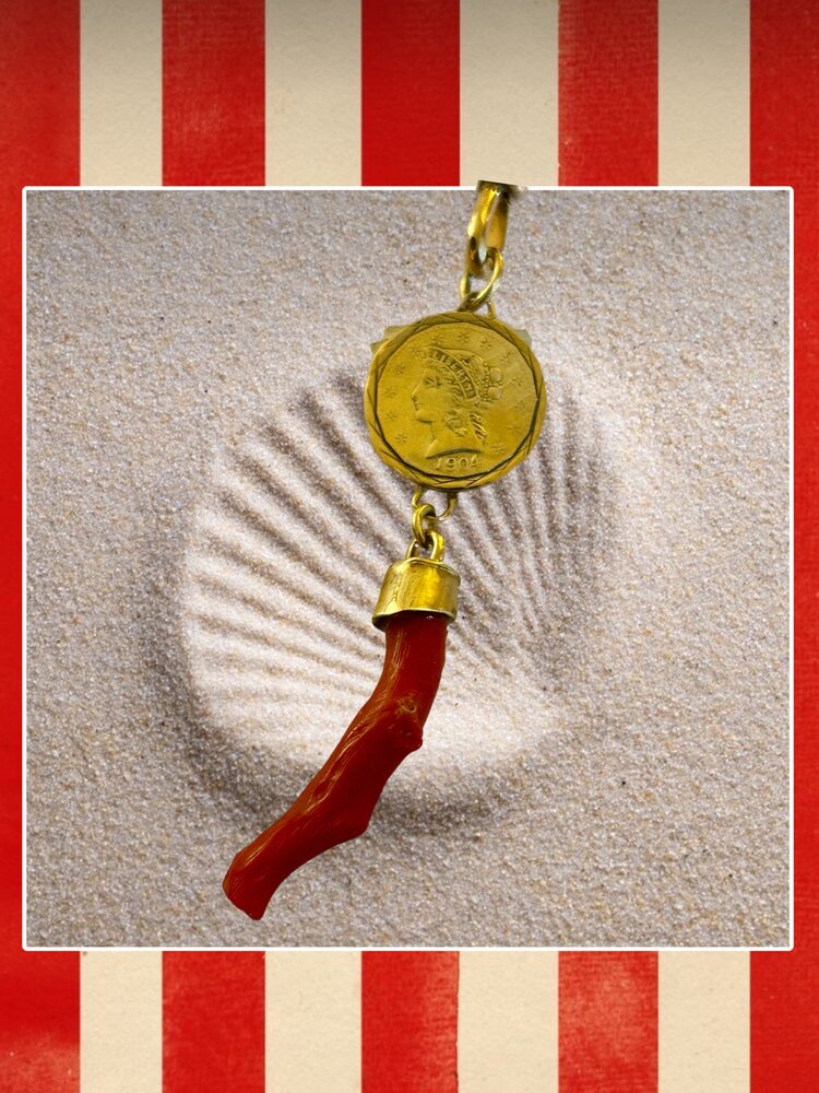Coin coral charm 14 crt