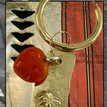 Coral heart Palm plaque charm 14 crt