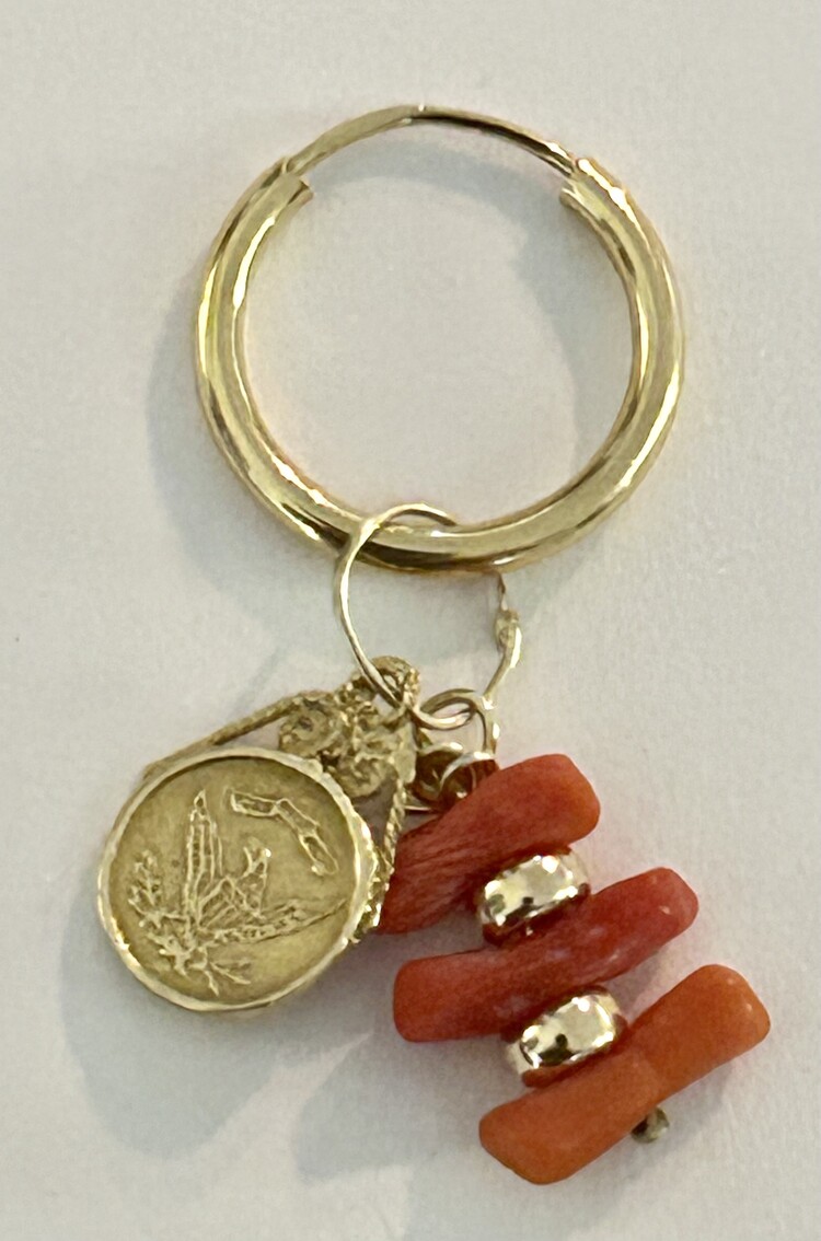 Coral branch eagle coin charm 14 crt gold