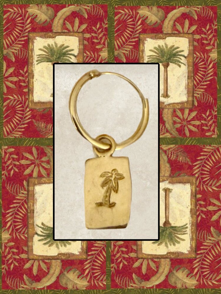 Palm square charm hoop 14 crt
