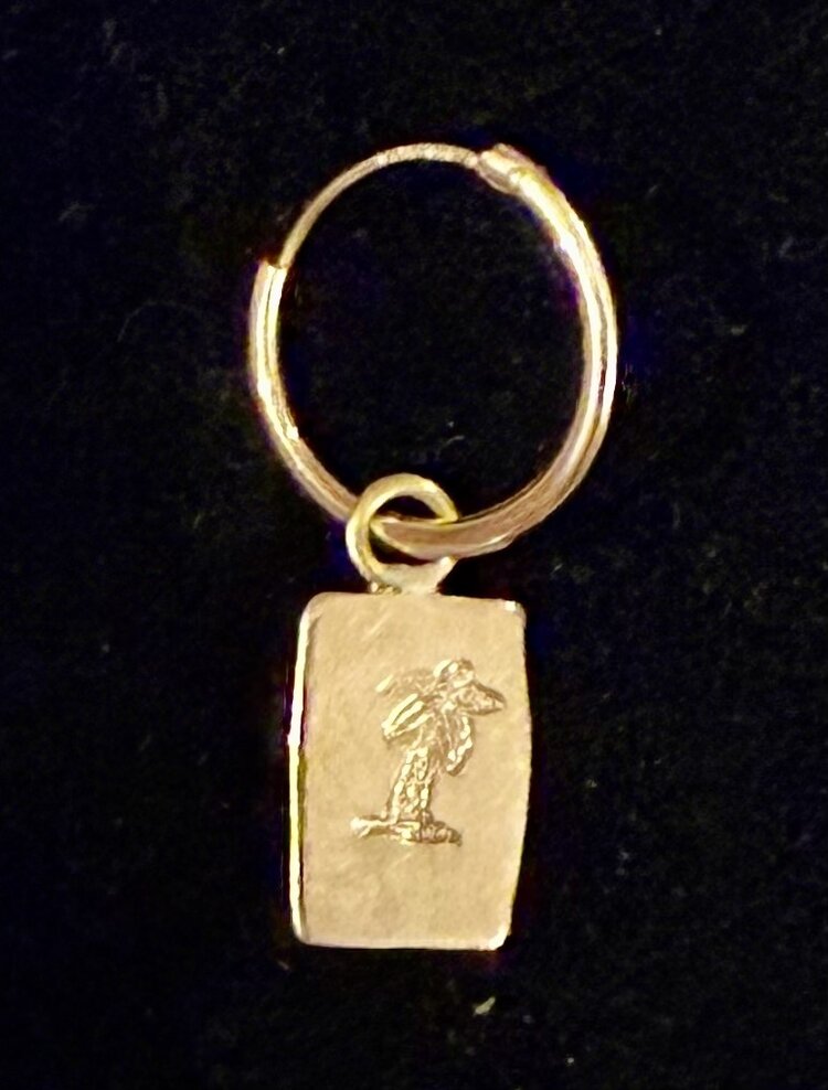 Palm square charm hoop 14 crt