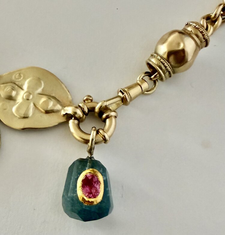 rough unpolished Emerald with Ruby inlay 18 crt