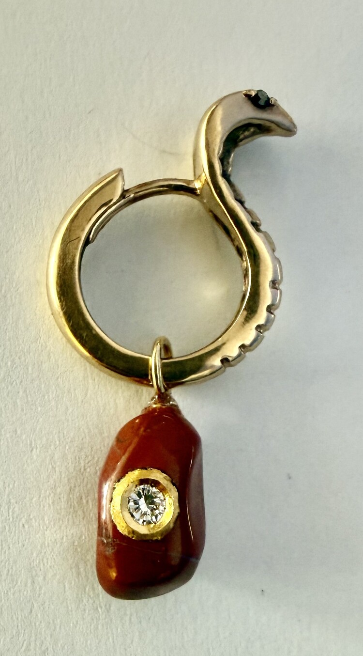 Jaspis charm diamond inlay 18 crt