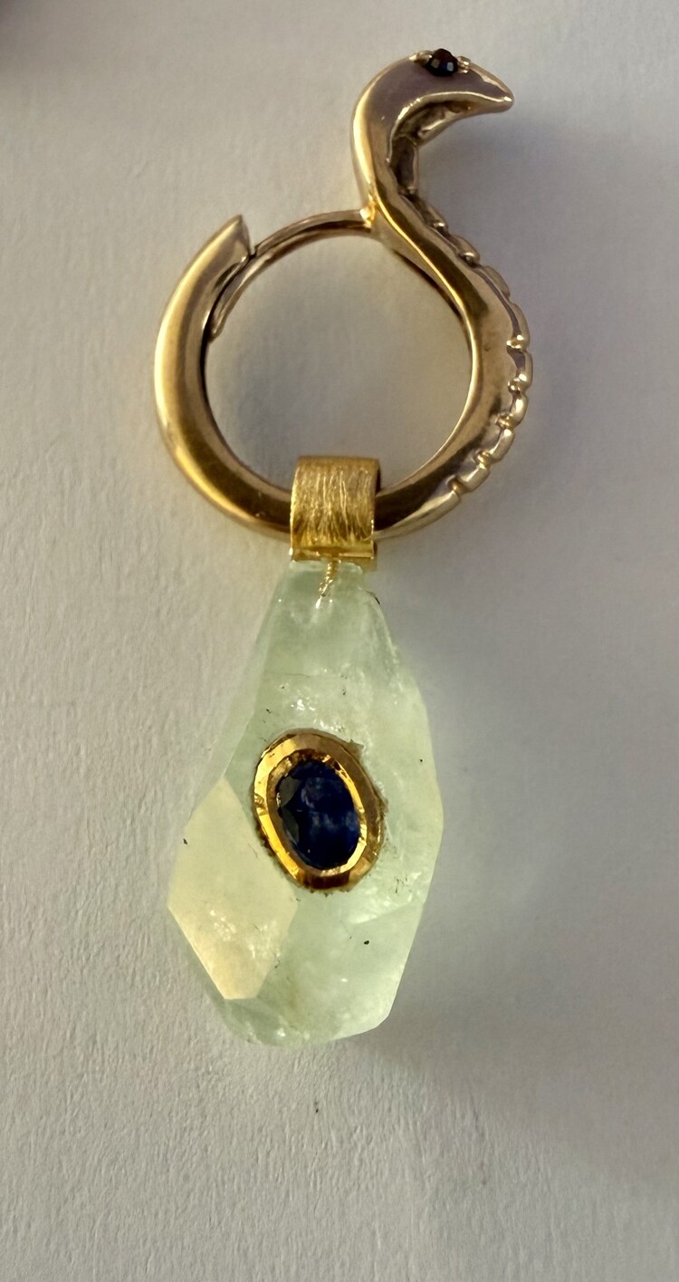 Unpolished Aquamarine with Sapphire 18 crt