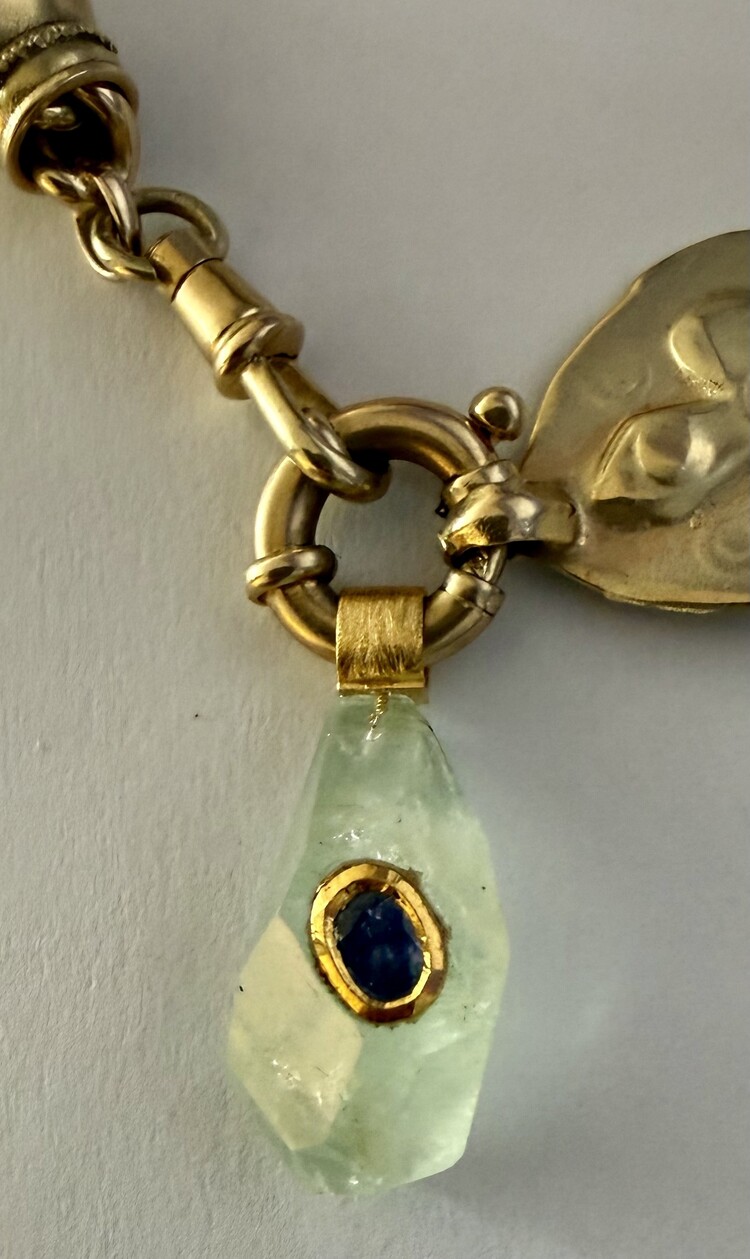 Unpolished Aquamarine with Sapphire 18 crt