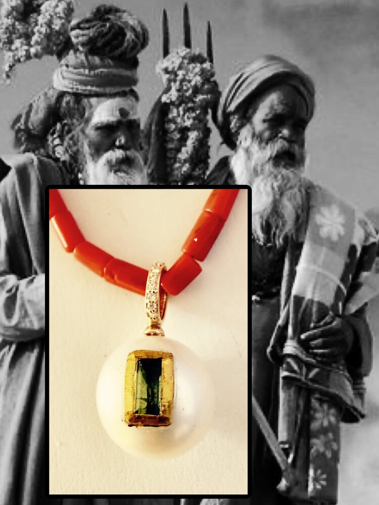 Pearl charm with Emeral inlay Diamond bail 18 crt