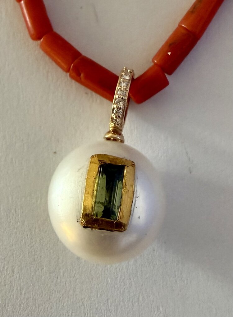 Pearl charm with Emeral inlay Diamond bail 18 crt