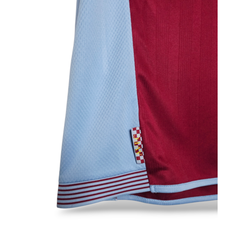 Macron Original Macron-Spielertrikot von Aston Villa aus der Saison 2013/14, getragen und signiert Macron Original Macron-Spielertrikot von Aston Villa aus der Saison 2013/14, getragen und signiert