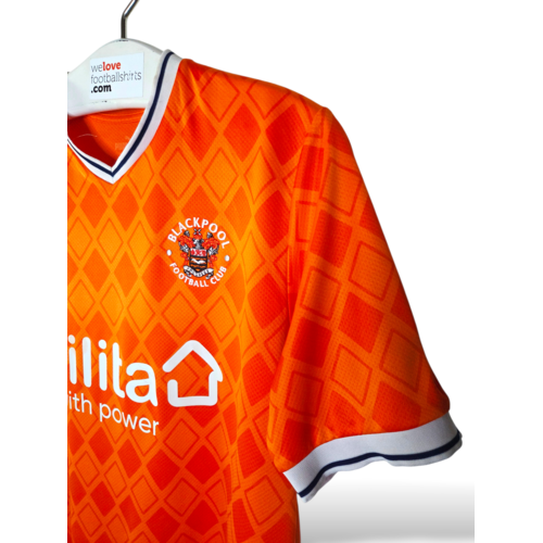 Puma Origineel retro vintage voetbalshirt Blackpool F.C. 2022/23 Puma Origineel retro vintage voetbalshirt Blackpool F.C. 2022/23