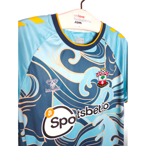 Hummel Original retro vintage football shirt Southampton F.C. 2022/23
