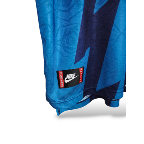 Nike Original Vintage-Fußballtrikot von Nike, signiert, Arsenal, Saison 1995/96 Nike Original Vintage-Fußballtrikot von Nike, signiert, Arsenal, Saison 1995/96