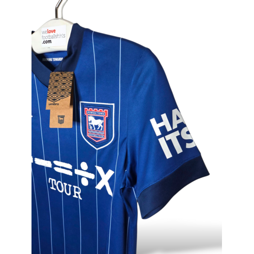 Umbro Originelles Retro-Vintage-Fußballtrikot Ipswich Town F.C. 2024/25 Umbro Originelles Retro-Vintage-Fußballtrikot Ipswich Town F.C. 2024/25