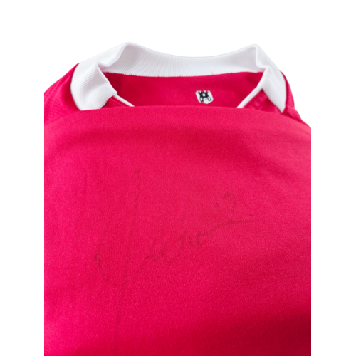 Macron Macron vintage Matchworn en gesigneerde voetbalshirt AZ Alkmaar 2011/12 Macron Macron vintage Matchworn en gesigneerde voetbalshirt AZ Alkmaar 2011/12