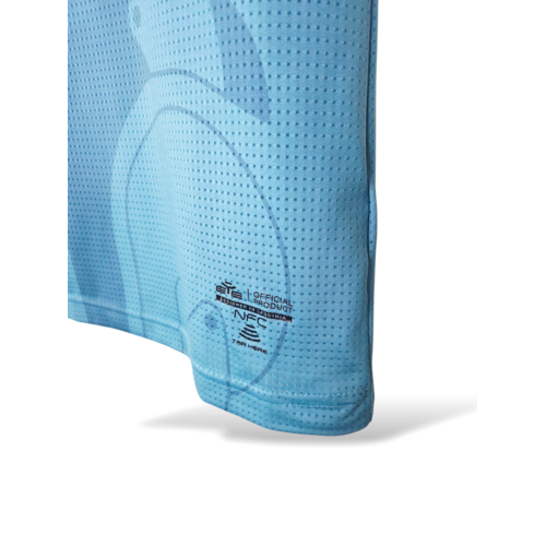 EYE Origineel retro vintage voetbalshirt Cagliari Calcio 2023/24 EYE Origineel retro vintage voetbalshirt Cagliari Calcio 2023/24