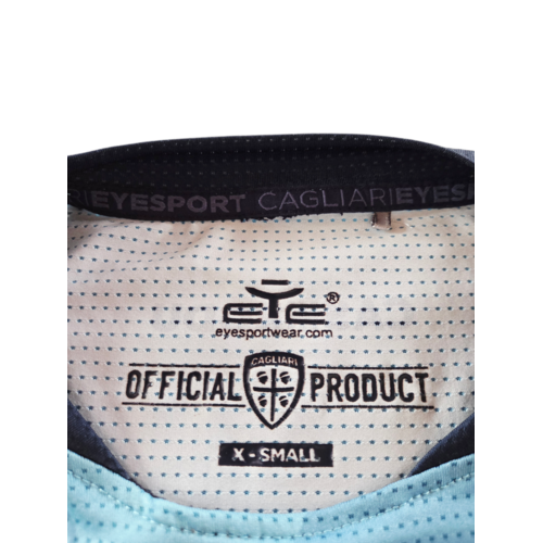EYE Origineel retro vintage voetbalshirt Cagliari Calcio 2023/24 EYE Origineel retro vintage voetbalshirt Cagliari Calcio 2023/24