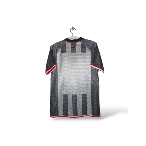 Fanwear Origineel retro vintage voetbalshirt Beşiktaş J.K. 2003 Fanwear Origineel retro vintage voetbalshirt Beşiktaş J.K. 2003